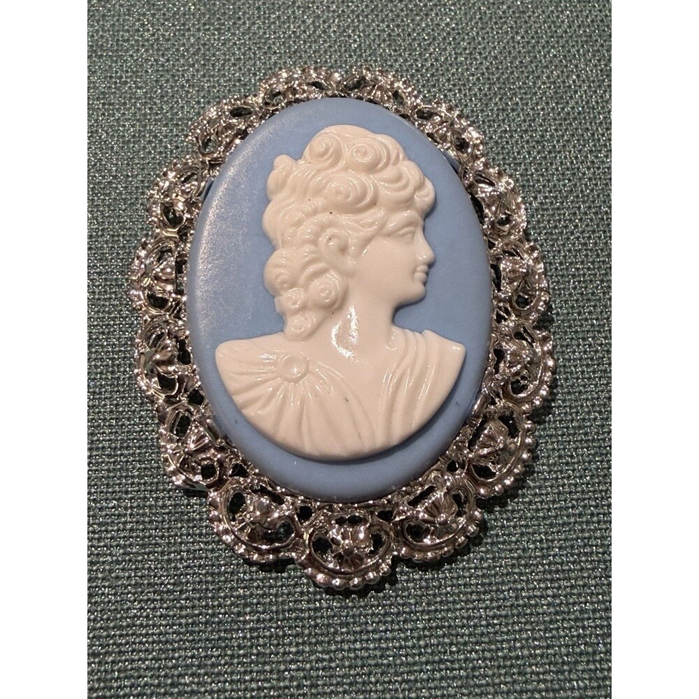Large Vintage Unsigned  Cameo Brooch